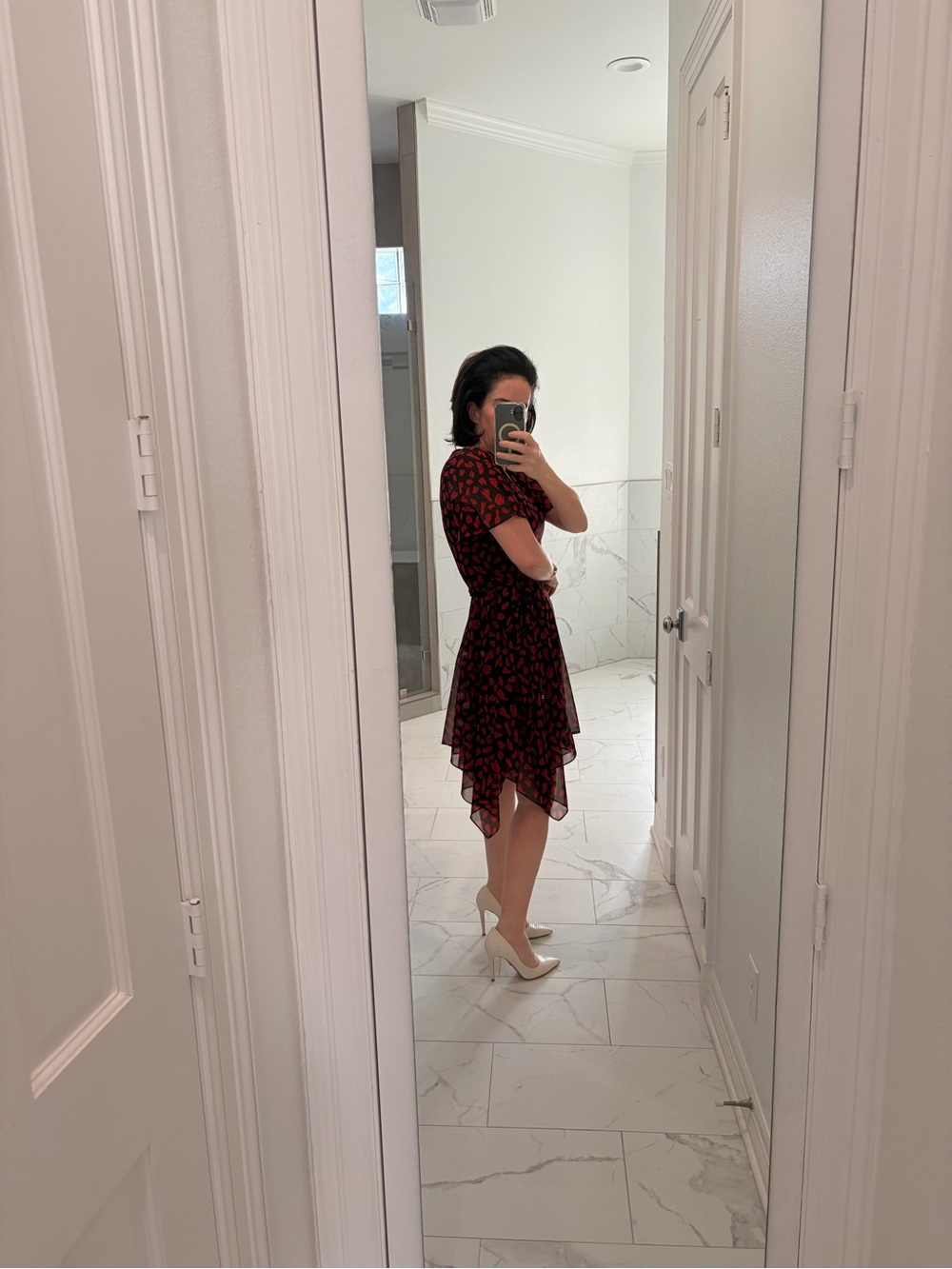 Sam Edelmam - LIKE NEW size 6 Women's Red and Black Floral Hem Dress